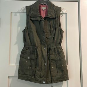 Jolt Cargo Vest with Bleach Distressing